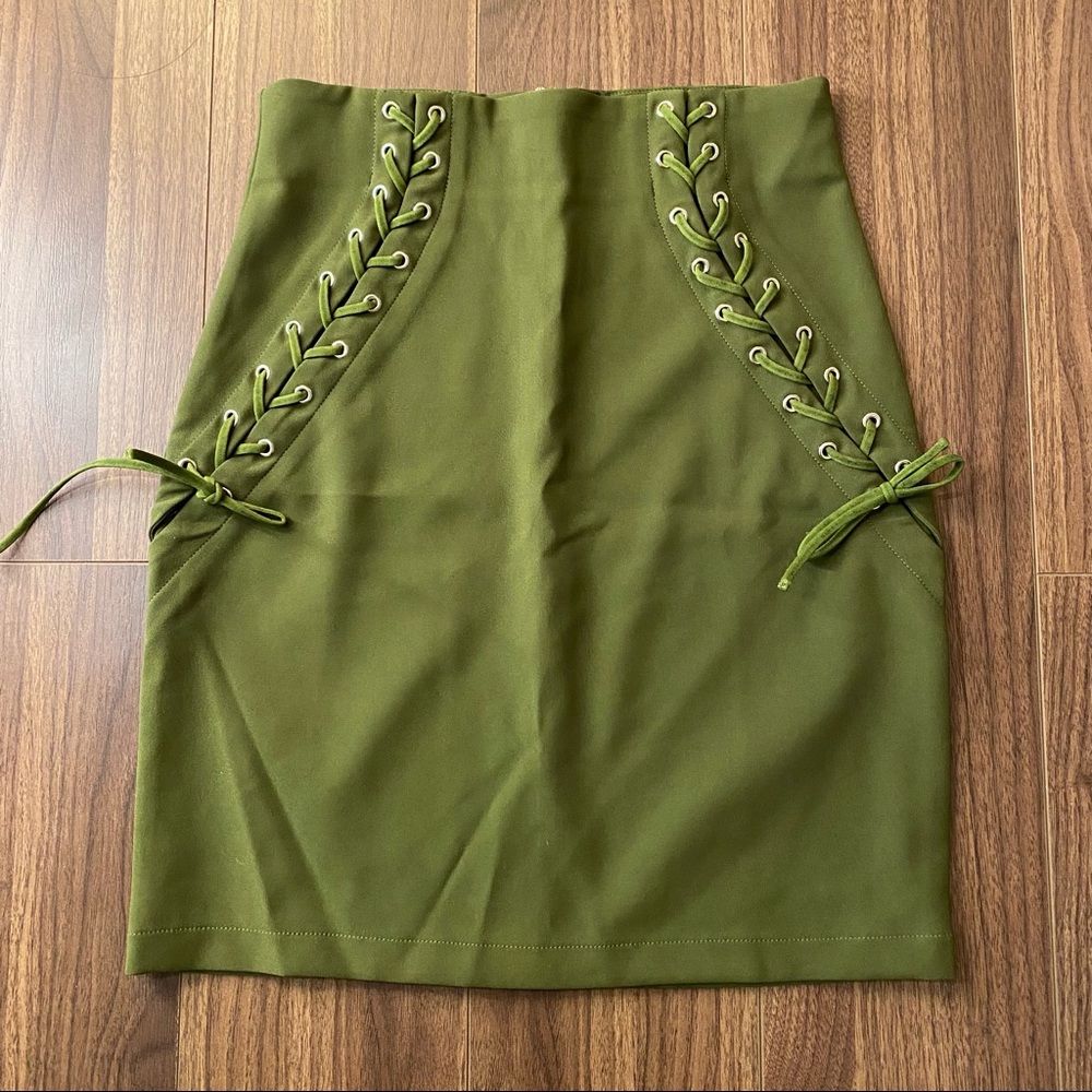 Tie mini skirt $10